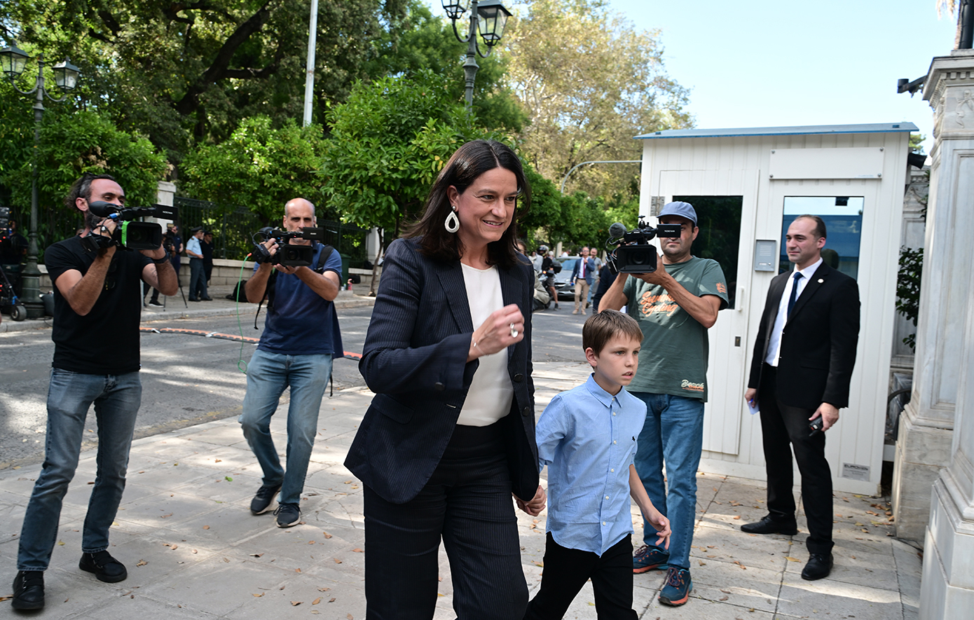 Ορκωμοσία νέας κυβέρνησης Ορκωμοσία νέας κυβέρνησης