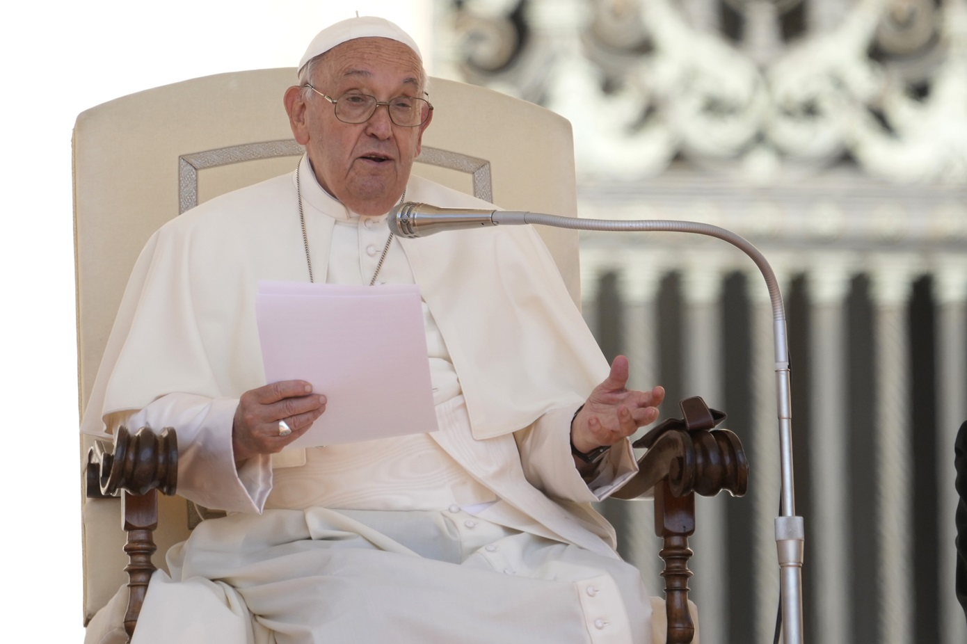 Ο πάπας Φραγκίσκος συναντήθηκε με τους κληρικούς &#8211; Μίλησαν για την ομοφυλοφιλία και τις καθολικές ιερατικές σχολές