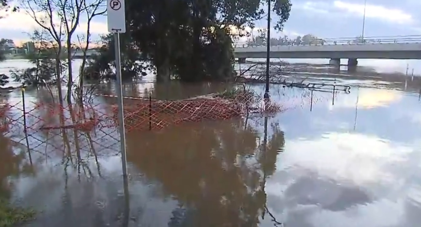 Έντονη βροχή προκάλεσε πλημμύρες στο Σίδνεϊ – Διασώσεις και εντολές εκκενώσεων