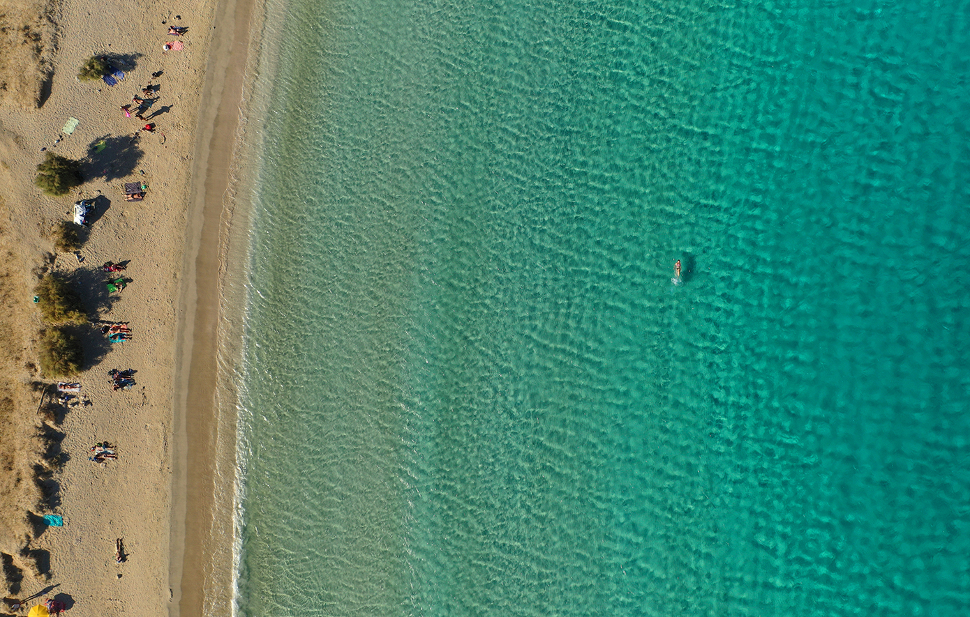 Αυτές είναι οι «απάτητες παραλίες» στην Ελλάδα όπου απαγορεύονται ομπρέλες και ξαπλώστρες – 40 επιπλέον στη λίστα