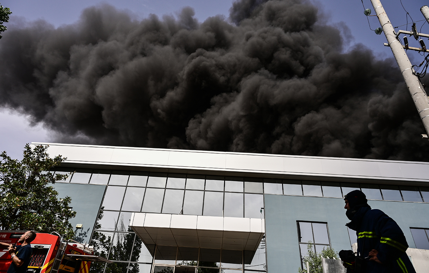 Προειδοποίηση Σαρηγιάννη για τον τοξικό καπνό από τη φωτιά στην Κηφισιά &#8211; «Να σταματήσουμε την εισροή αέρα σε εσωτερικούς χώρους»