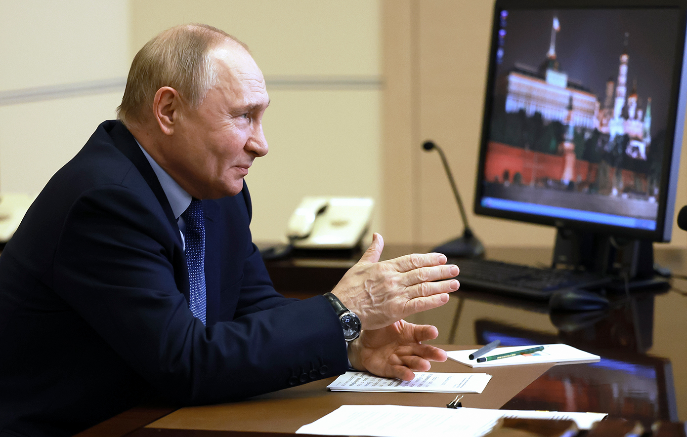 Ο Πούτιν λέει ότι η Ρωσία θα ξαναρχίσει την παραγωγή πυραύλων μέσου βεληνεκούς