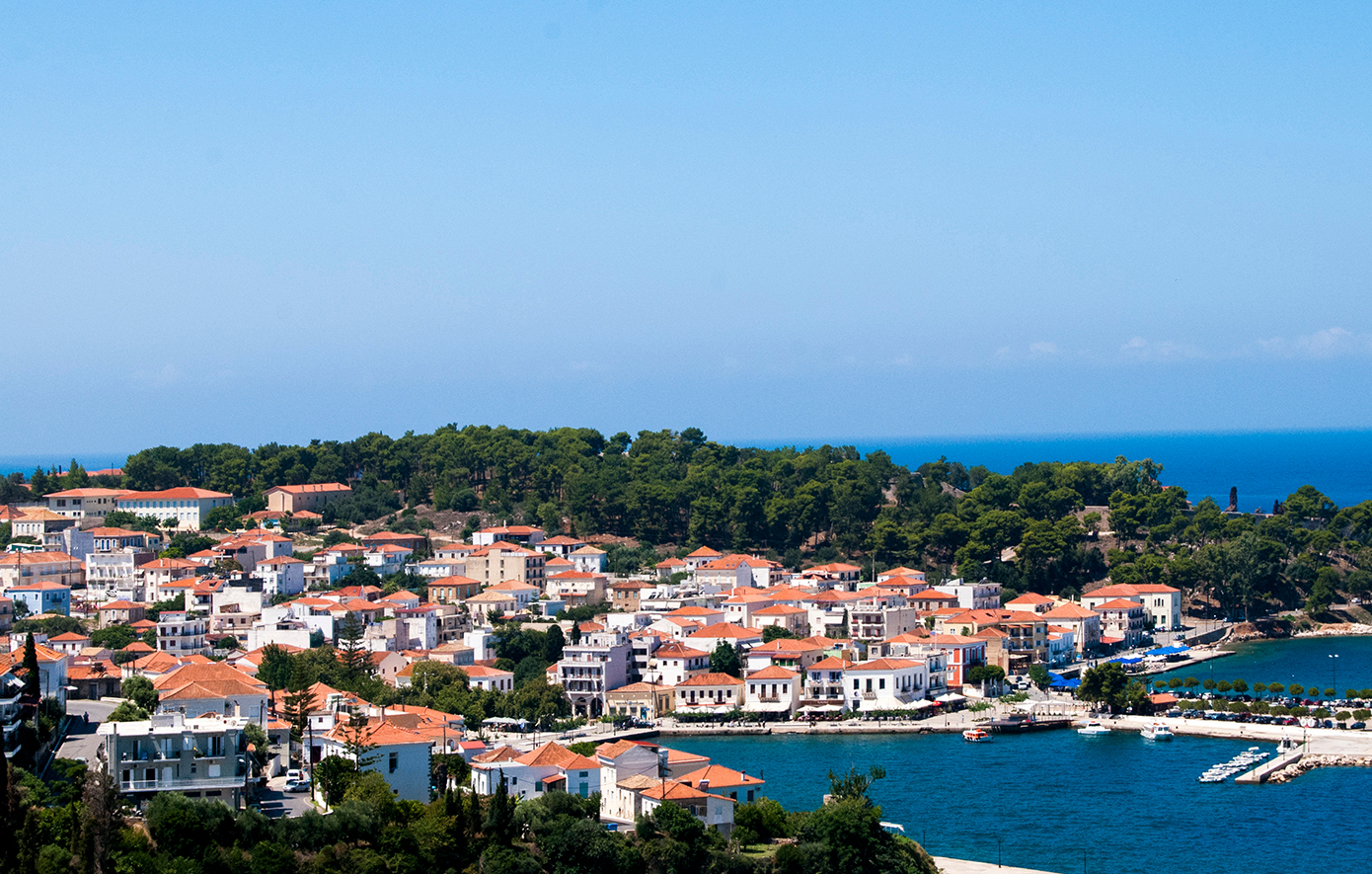 Τρεις στεριανοί, παραθαλάσσιοι προορισμοί που θυμίζουν νησί