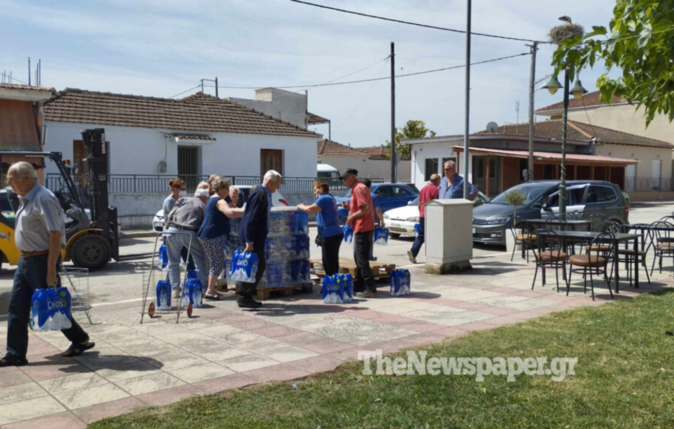Χωρίς νερό εν μέσω καύσωνα δύο χωριά στη Μαγνησία &#8211; Περιμένουν σε ουρές για ένα μπουκάλι