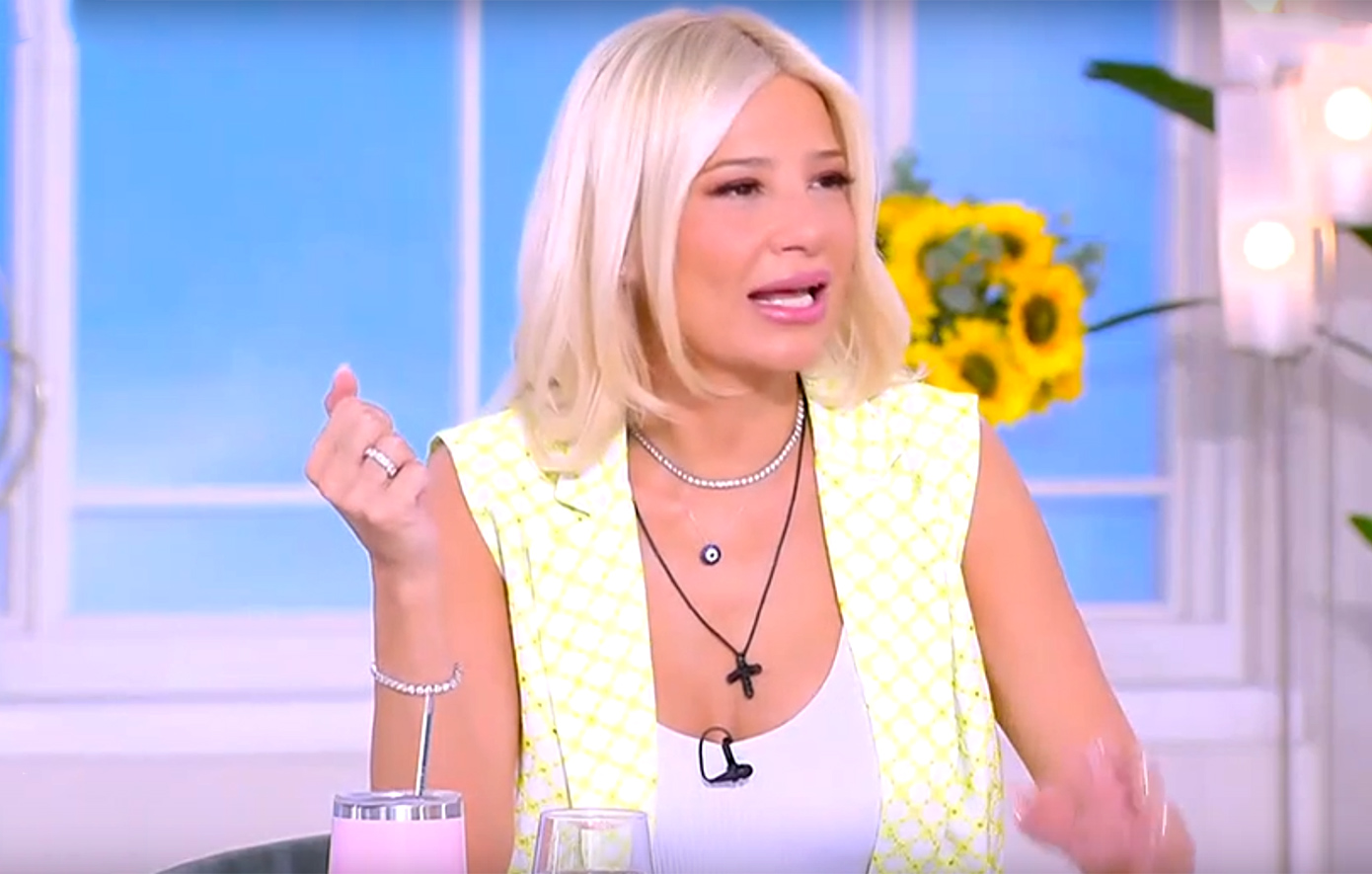 Η Φαίη Σκορδά αποκάλυψε ότι πασίγνωστη Ελληνίδα που βραβεύτηκε στα «Mad VMA 2024» είναι έγκυος