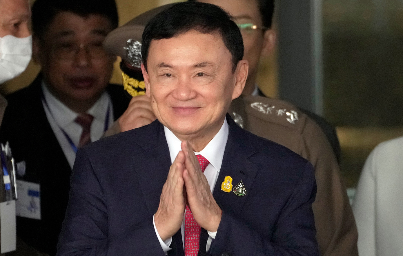 Ελεύθερος με εγγύηση αφέθηκε ο πρώην πρωθυπουργός της Ταϊλάνδης, Σιναουάτρα που κατηγορείται για έγκλημα καθοσιώσεως