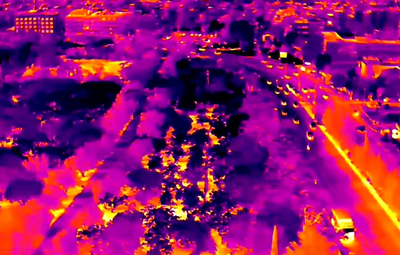 Θερμική κάμερα καταγράφει την Αθήνα εν μέσω καύσωνα – Δείτε πώς ξεχωρίζουν τα σημεία πρασίνου από τις περιοχές με τσιμέντο