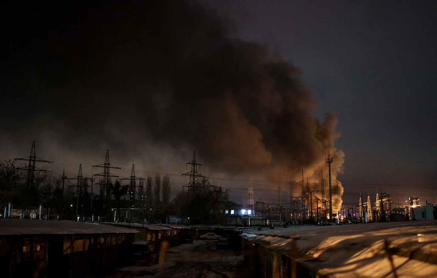 Η Ρωσία βυθίζει την Ουκρανία στο σκοτάδι: Ένα βήμα πριν&#8230; να έχει ρεύμα για 3-4 ώρες τη μέρα