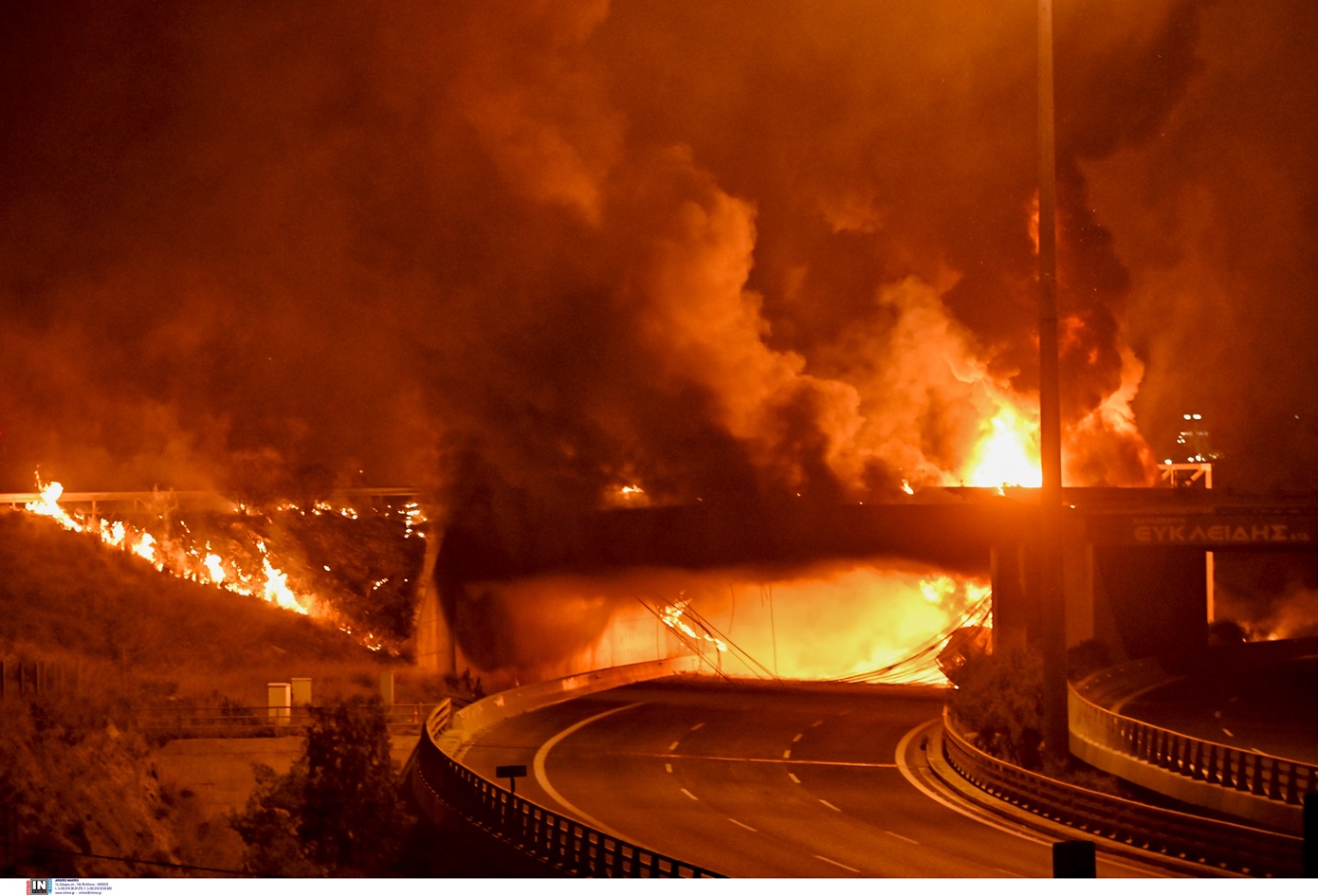 Έσβησε η φωτιά στο βυτιοφόρο που ανετράπη στην Αθηνών-Κορίνθου – Οι εκτροπές των οχημάτων άρθηκαν, αυξημένη η κίνηση