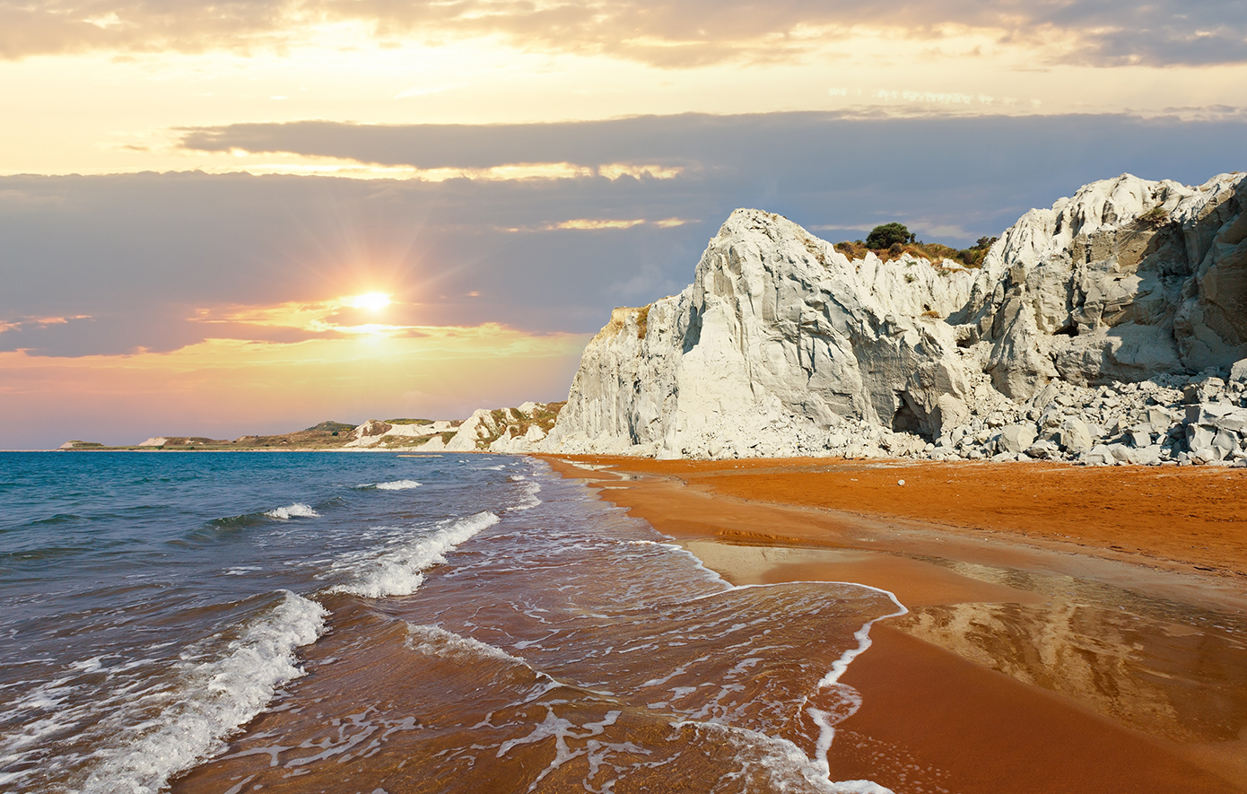 Δωρεάν φυσικό σπα στην πιο απόκοσμη παραλία της Κεφαλονιάς