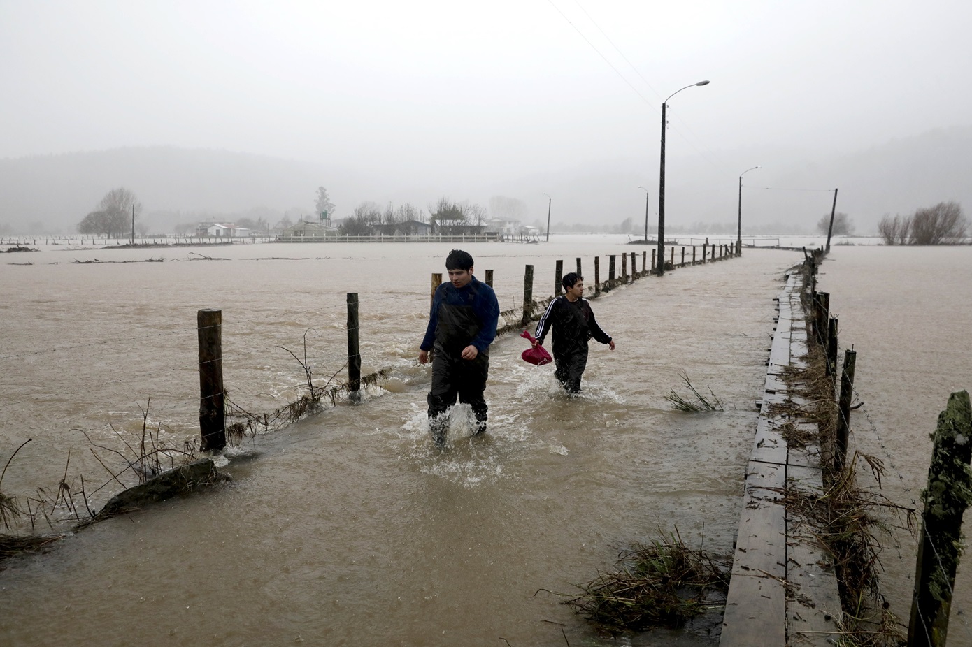 Ισχυρές βροχοπτώσεις στη Χιλή – Ένας νεκρός και χιλιάδες πληγέντες
