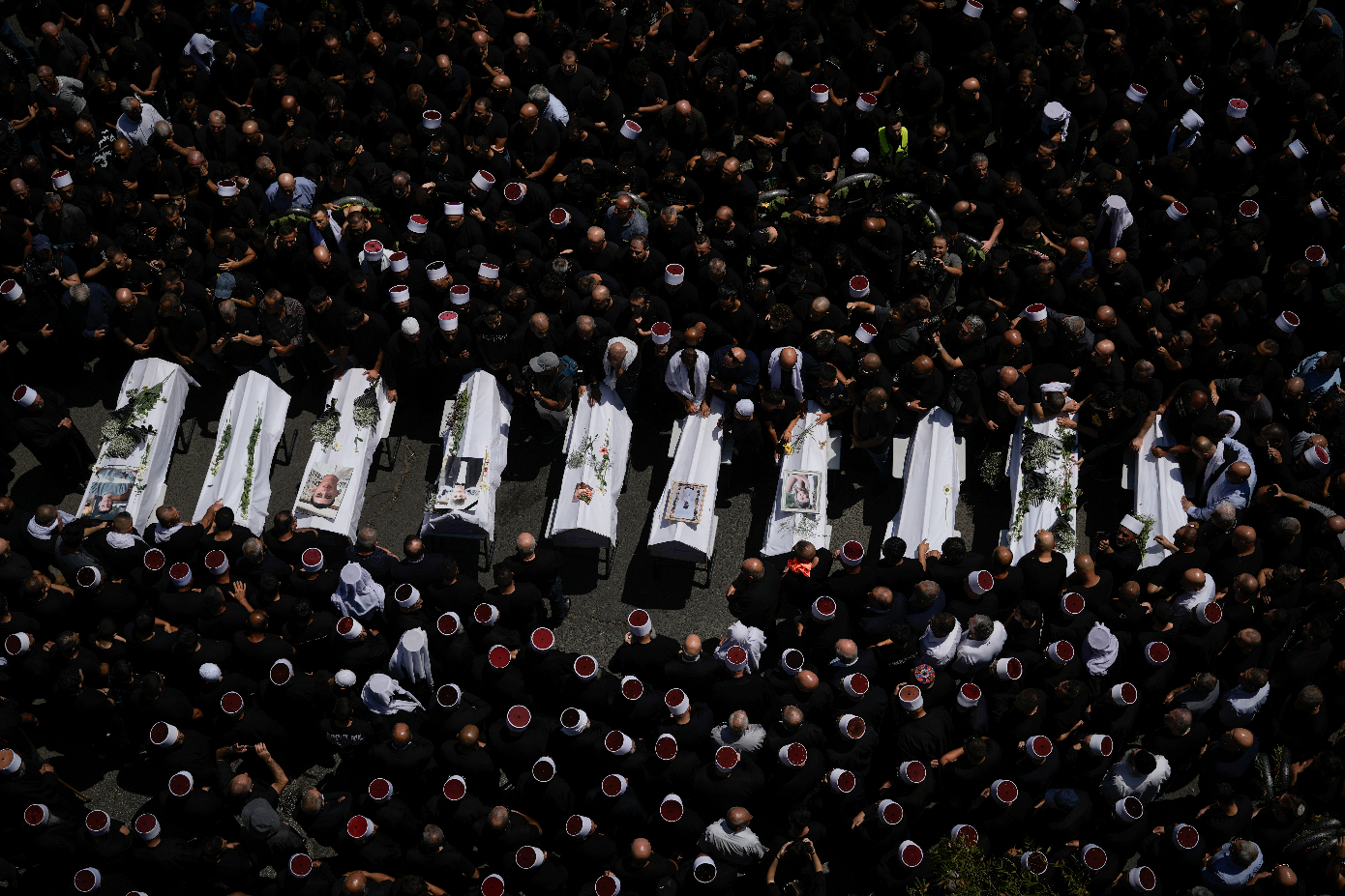 Θρήνος στις κηδείες των 12 παιδιών που σκοτώθηκαν από ρουκέτα στα Υψίπεδα του Γκολάν