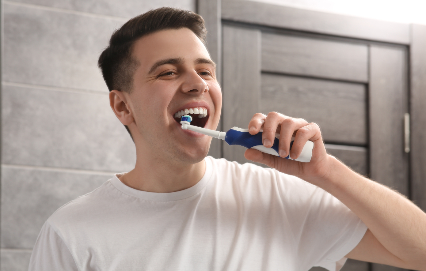 Πώς να χρησιμοποιείτε σωστά την ηλεκτρική σας οδοντόβουρτσα &#8211; Τα πιο συχνά λάθη