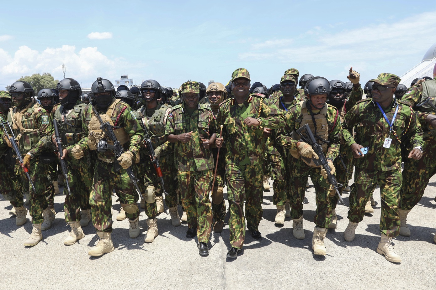 Επιπλέον 200 Κενυάτες αστυνομικοί έφτασαν στην Αϊτή για να βοηθήσουν στον αγώνα εναντίον των συμμοριών