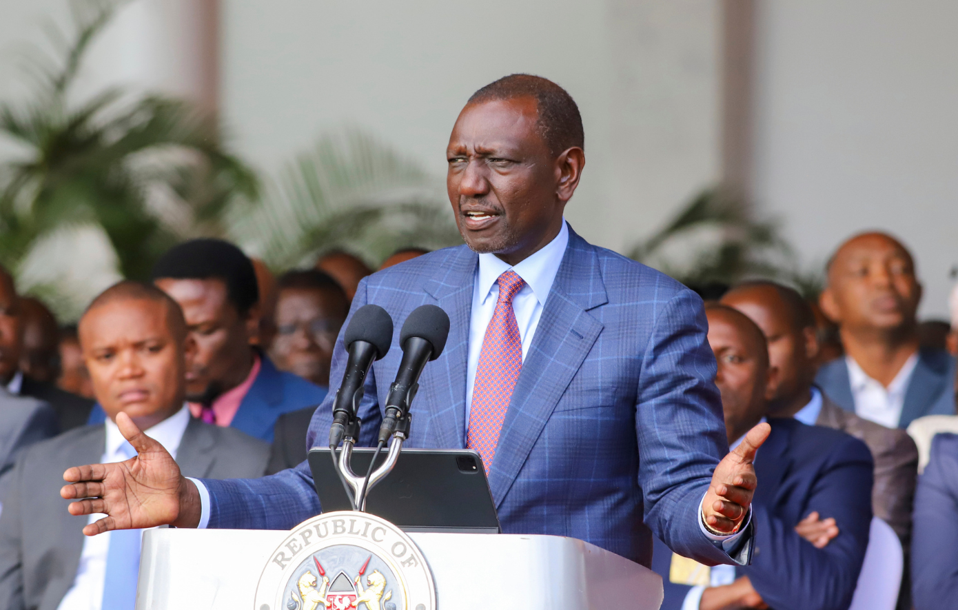 Ο πρόεδρος της Κένυας απέπεμψε όλη την κυβέρνηση, εκτός από δύο μέλη της