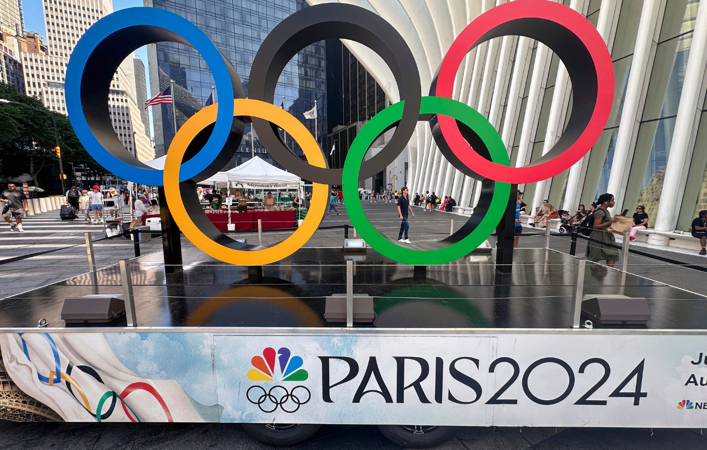 Οι Παριζιάνοι σκέφτονται να απολαύσουν τους Ολυμπιακούς μετά την ήττα της Λεπέν στις εκλογές