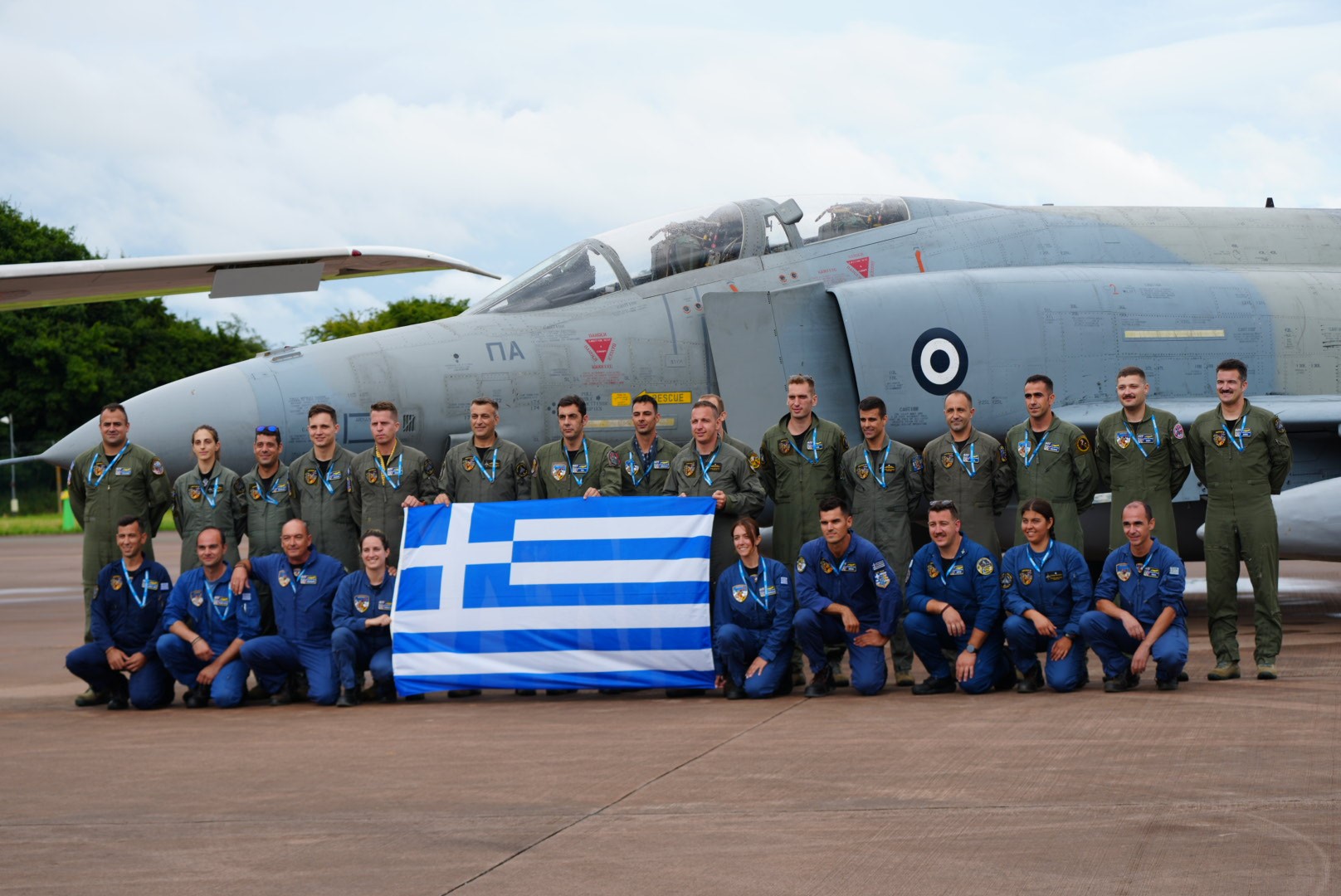 Τα ελληνικά Phantom και τα F-16 της Πολεμικής Αεροπορίας μάγεψαν 200.000 θεατές  στη Βρετανία