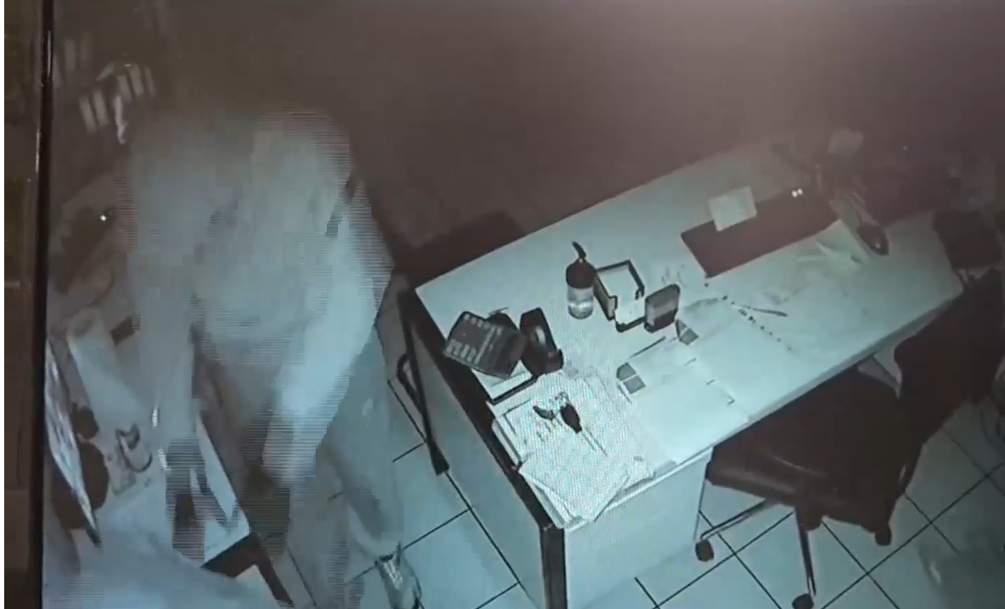 Βίντεο από τη διάρρηξη κρεοπωλείου στο Μενίδι &#8211; Οι δράστες αφαίρεσαν 16.000 ευρώ