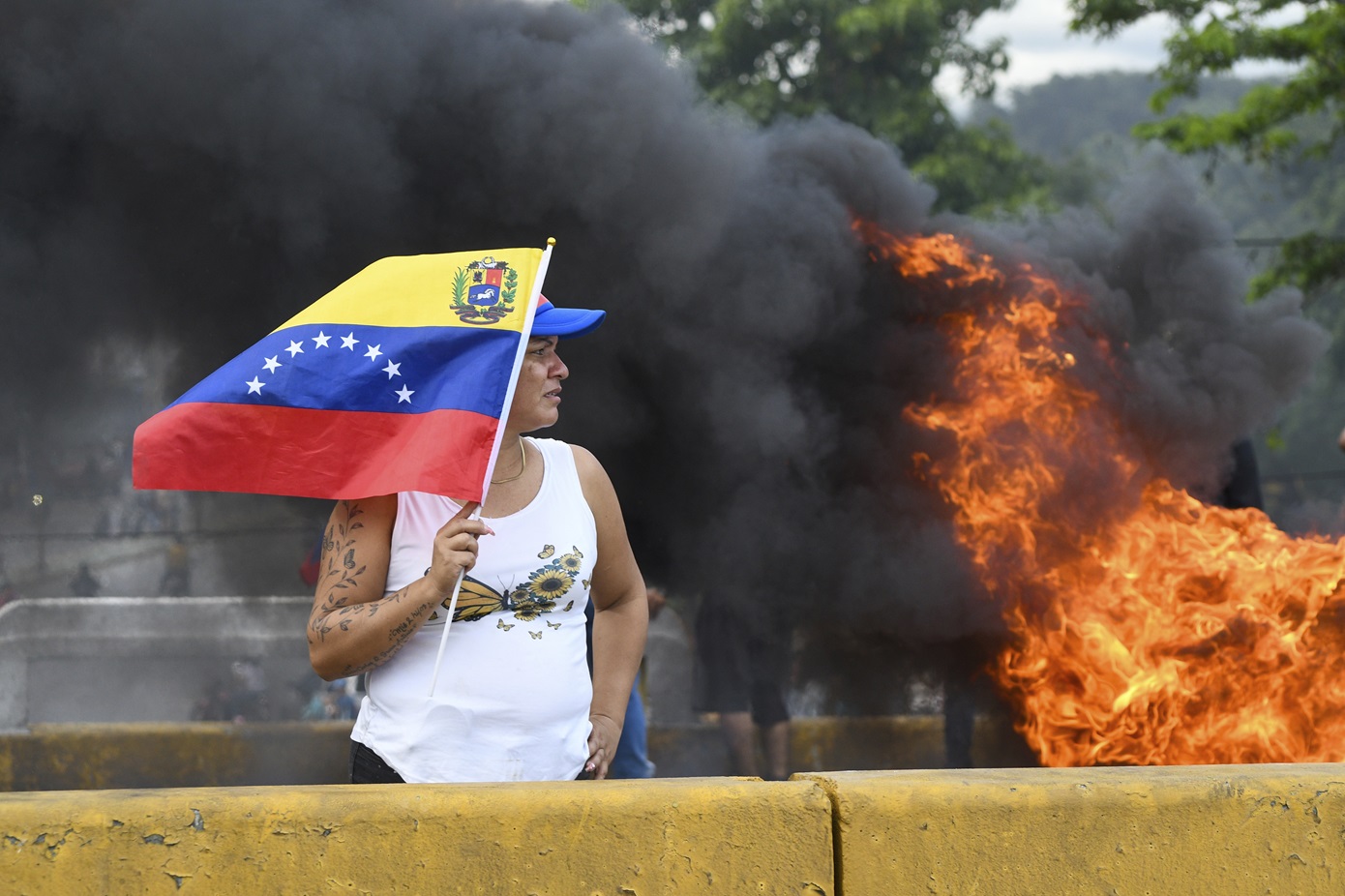Δακρυγόνα σε διαδήλωση στη Βενεζουέλα κατά του Μαδούρου – Η αντιπολίτευση αναφέρει πως έχει αποδείξεις για τη νίκη της