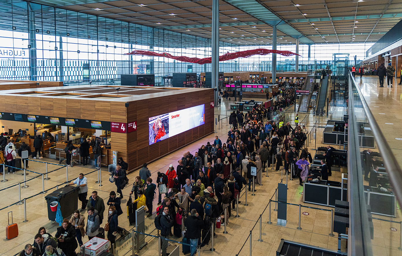 Διεθνές «βραχυκύκλωμα» σε αεροδρόμια, τράπεζες, μέσα ενημέρωσης λόγω Windows