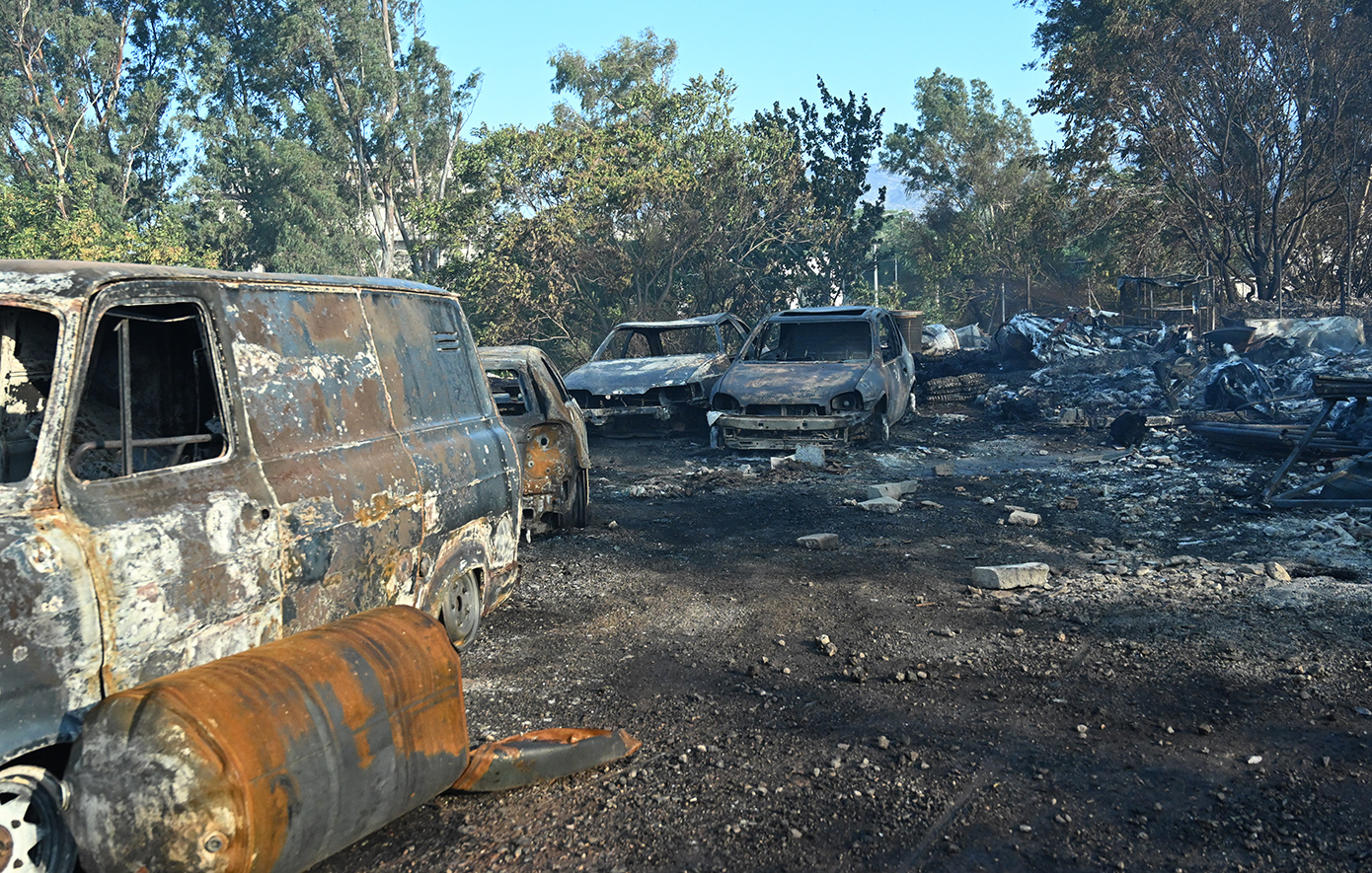Εικόνες μεγάλης καταστροφής στα εργοστάσια που παραδόθηκαν στις φλόγες στις Αχαρνές &#8211; Πώς ξεκίνησε η φωτιά