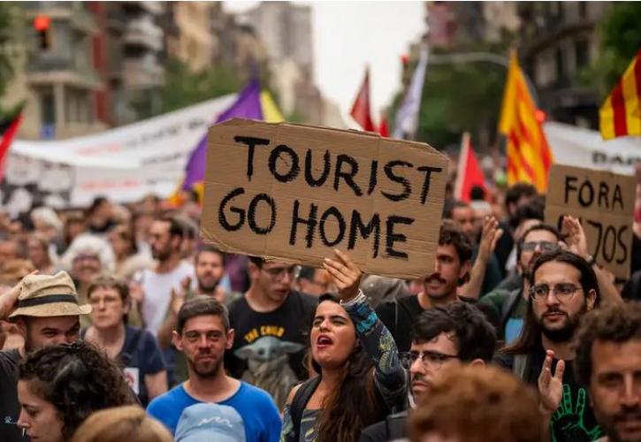 Ισπανία: «Η Βαρκελώνη δεν μπορεί να απορροφήσει την απεριόριστη τουριστική αύξηση» &#8211; Εξετάζει περιορισμούς