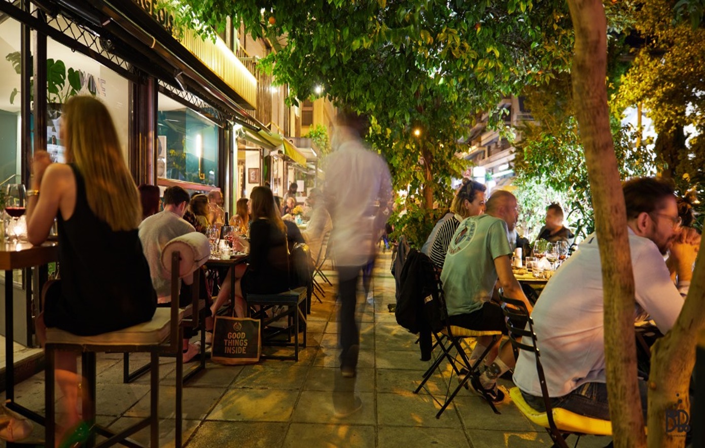 Για κρασάκι έξω σε καθιερωμένα wine bars στο κέντρο της Αθήνας