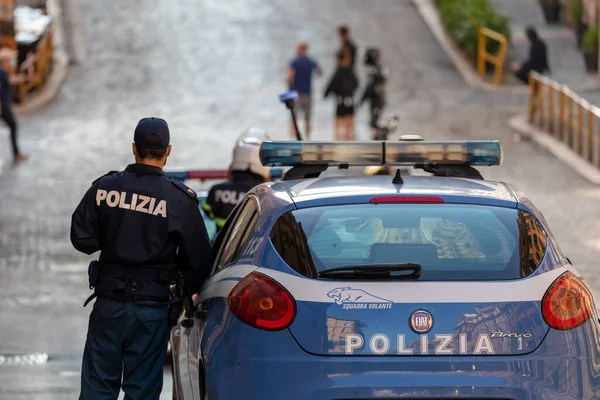 Ιταλία: 10χρονο παιδί σταμάτησε περιπολικό για να σώσει τη μητέρα του που την κακοποιούσε ο σύντροφός της