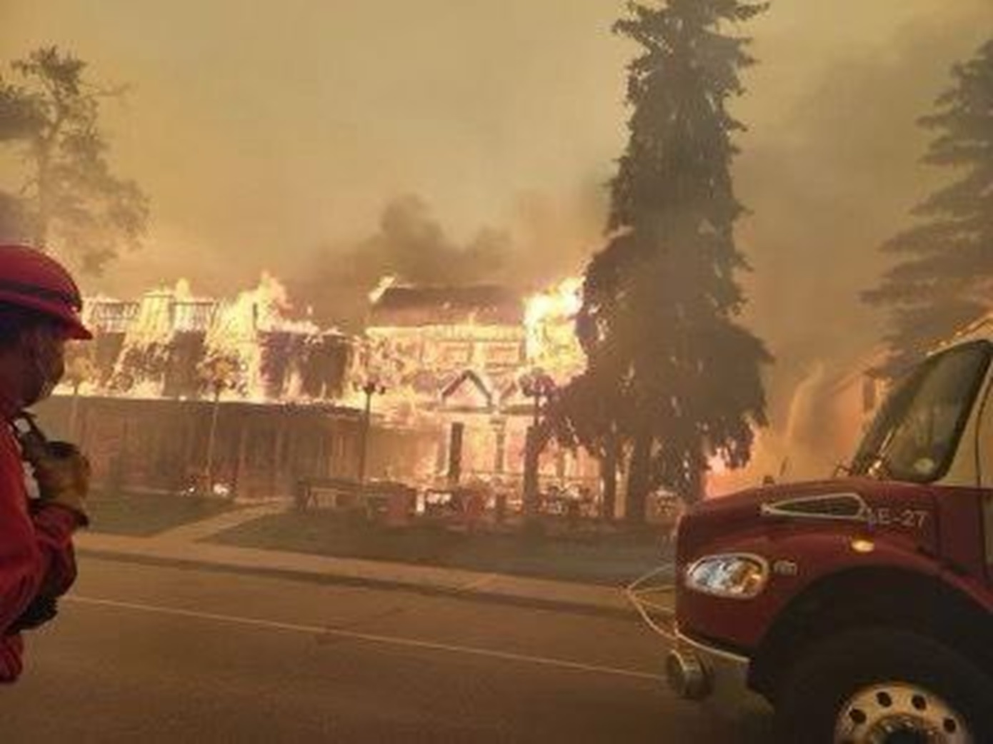 Συγκλονίζουν οι εικόνες από τις πυρκαγιές στον Καναδά – Ο Τριντό καλεί σε βοήθεια από το εξωτερικό