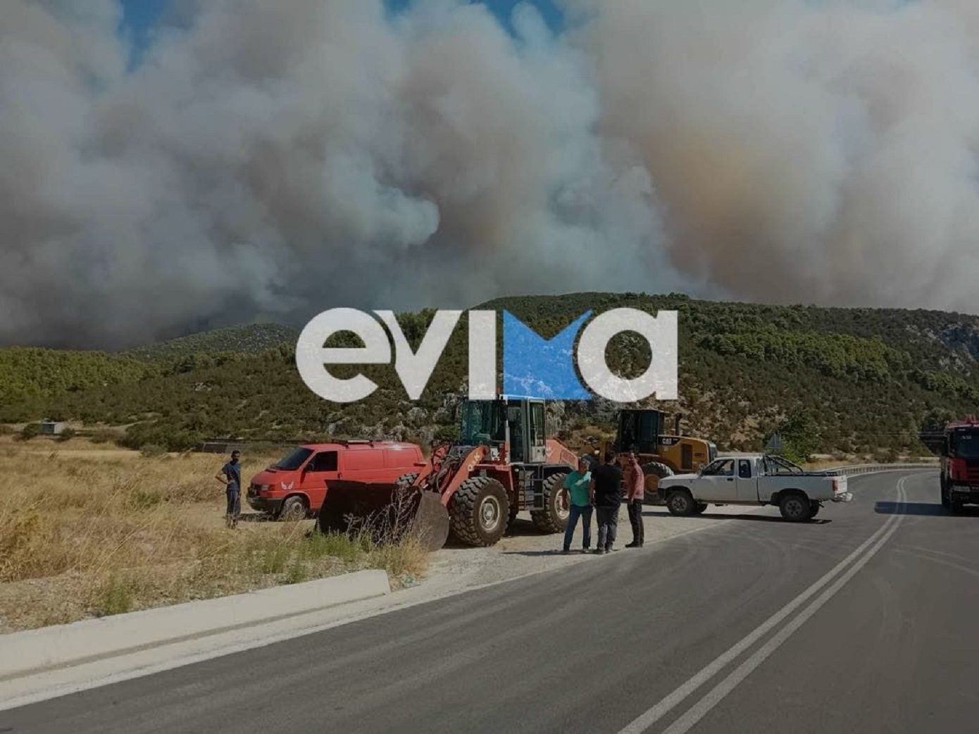 Ανεξέλεγκτη η φωτιά στην Εύβοια &#8211; Εκκενώθηκε οικισμός