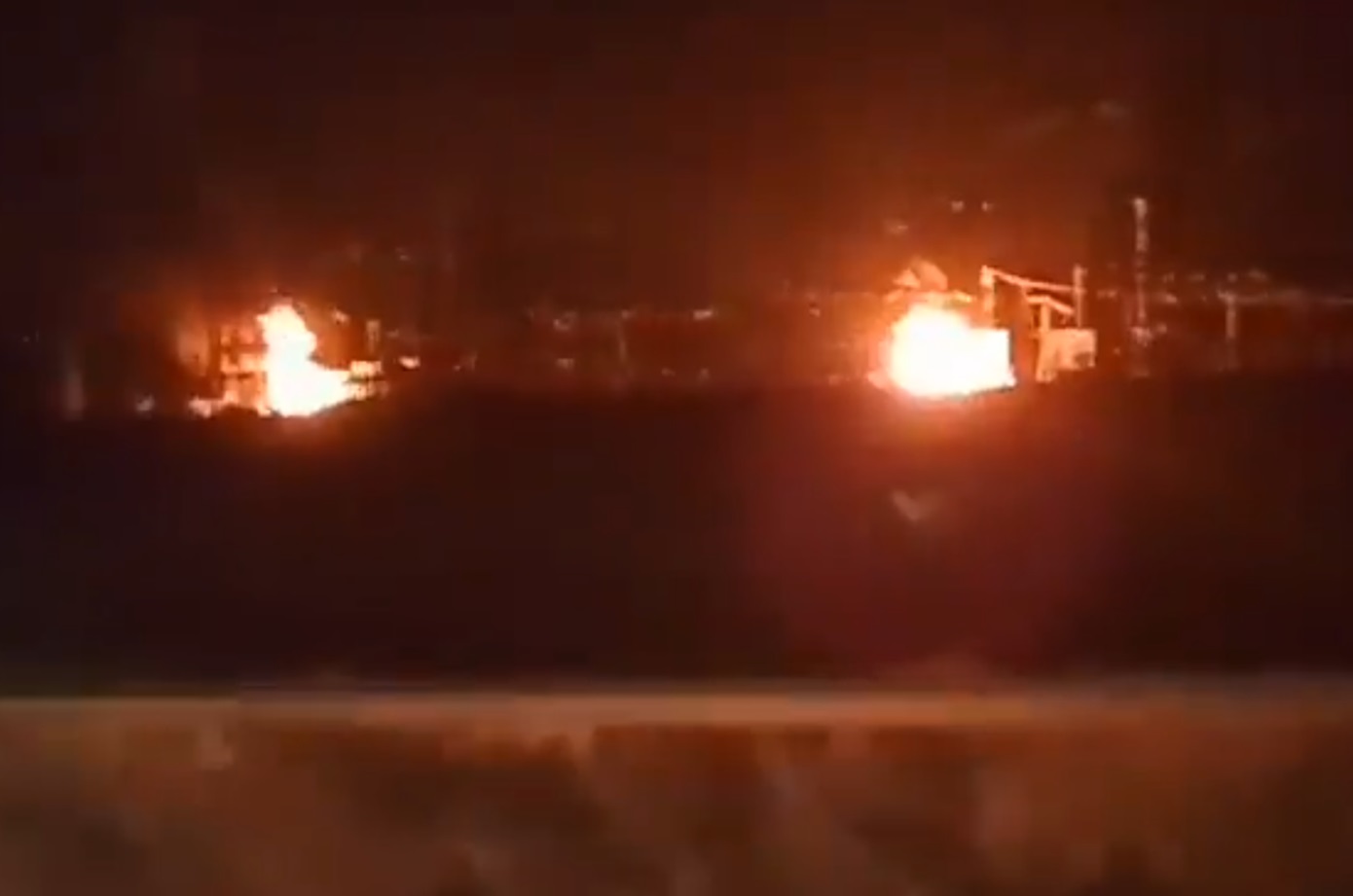 Ουκρανικά drones χτύπησαν ρώσικο υποσταθμό του δικτύου ηλεκτροδότησης που έπιασε φωτιά