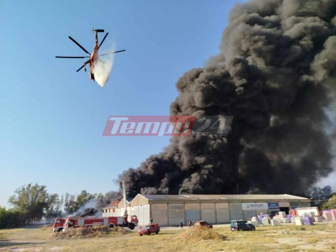 Φωτιά σε εργοστάσιο στην Πάτρα, μήνυμα από το 112 &#8211; Στη «μάχη» εναέρια μέσα (βίντεο)