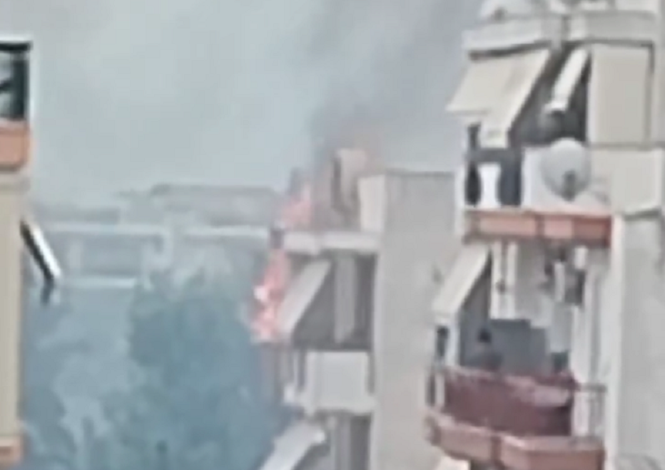 Φωτιά πίσω από το κτίριο της Γενικής Αστυνομικής Διεύθυνσης Θεσσαλονίκης – Ισχυρές δυνάμεις της πυροσβεστικής στο σημείο