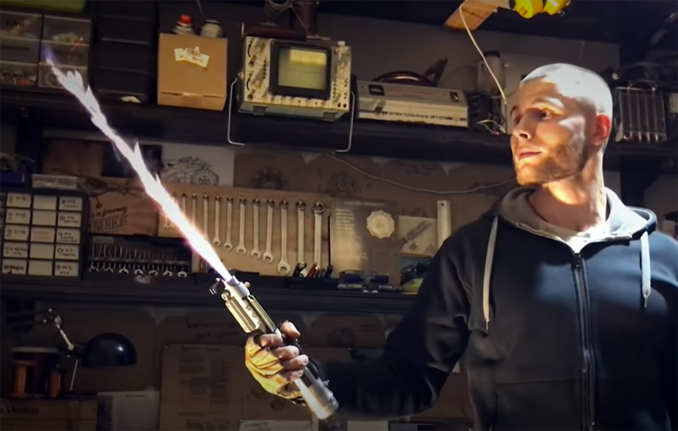 Ο youtuber που έφτιαξε αληθινό φωτόσπαθο