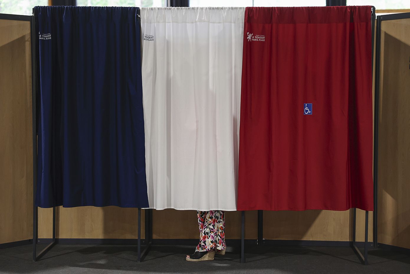 Ιστορικό ρεκόρ προσέλευσης στις βουλευτικές εκλογές στη Γαλλία &#8211; Τα πέντε επικρατέστερα σενάρια για το αποτέλεσμα