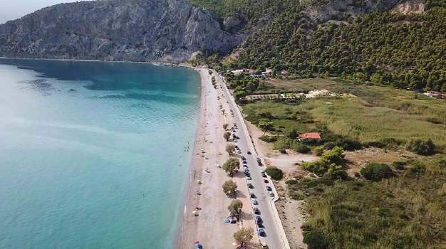 Η ατελείωτη παραλία των 2,5 χιλιομέτρων μια ώρα από την Αθήνα