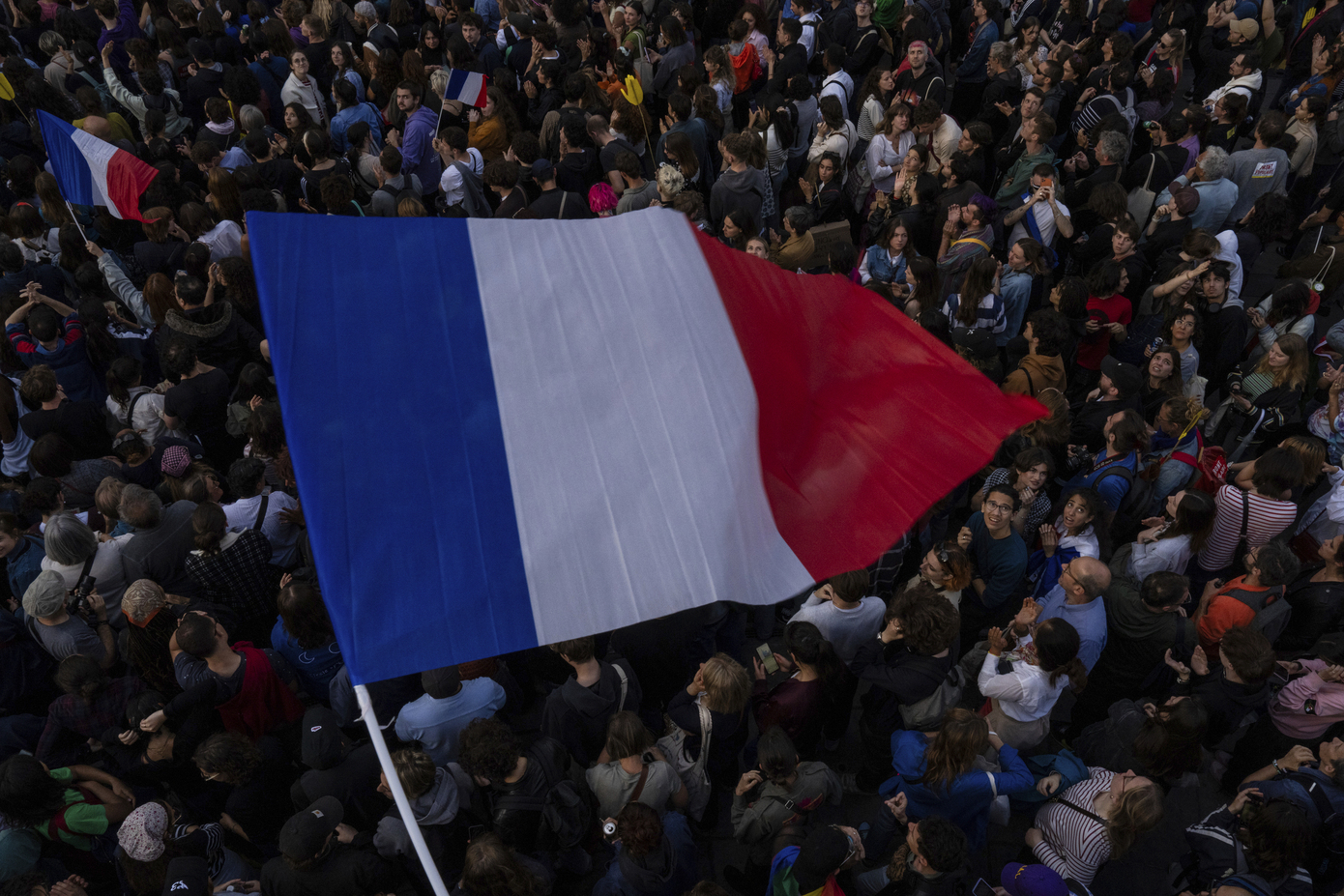 Στις κάλπες ξανά οι Γάλλοι &#8211; Αύριο ο δεύτερος γύρος των εκλογών