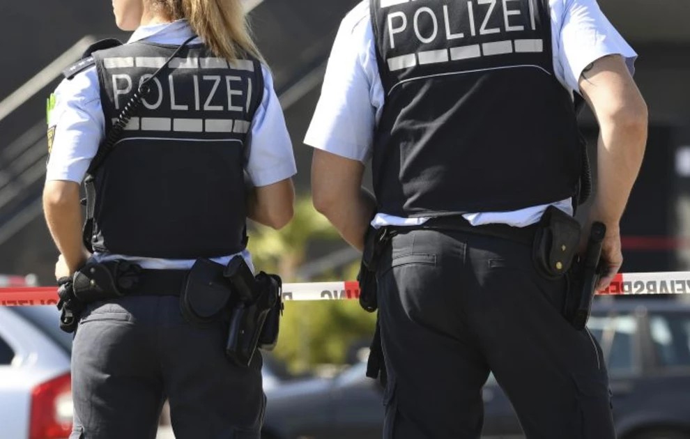 Αστυνομικός στη Γερμανία έκλεψε τυρί από ένα φορτηγό που είχε εμπλακεί σε τροχαίο και απολύθηκε