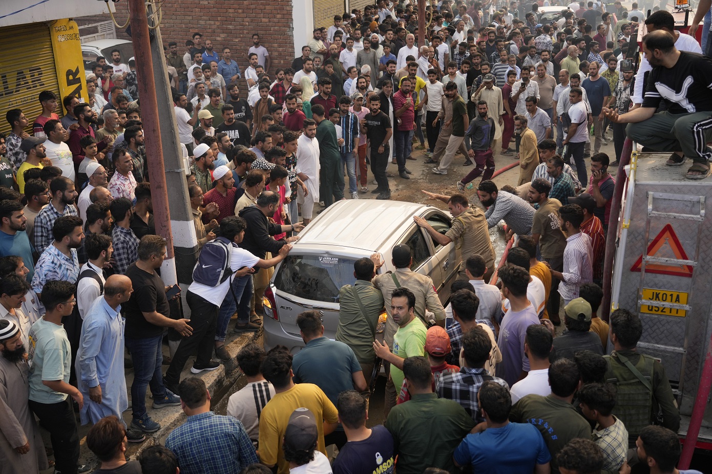 Τουλάχιστον 27 άνθρωποι ποδοπατήθηκαν μέχρι θανάτου στην Ινδία