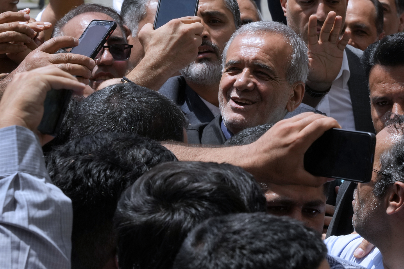 Νέος πρόεδρος του Ιράν ο μεταρρυθμιστής  Μασούντ Πεζεσκιάν
