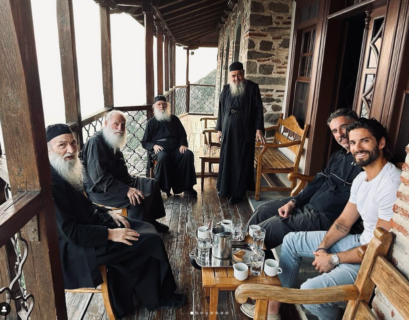 Στο Άγιο Όρος ο Γιώργος Καράβας – Οι φωτογραφίες που ανέβασε στο Instagram