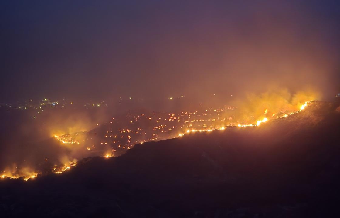 Φωτιές: Δύσκολη η κατάσταση σε Κω,  και Χίο – Ενισχύθηκαν οι επίγειες δυνάμεις