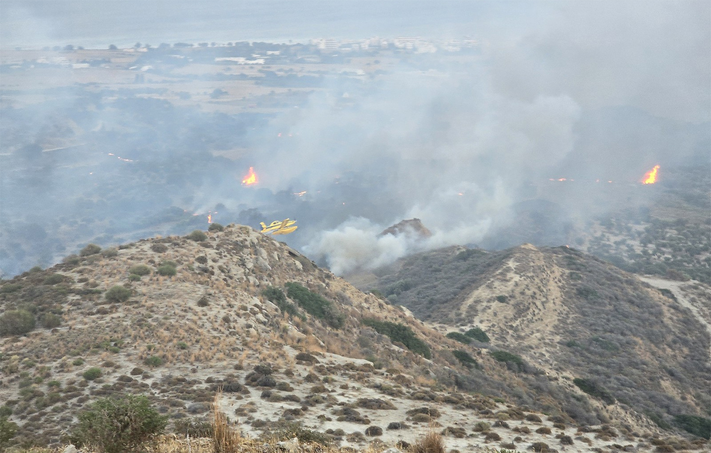 Αισιοδοξία για τις φωτιές στην Κω και στη Χίο &#8211; Διάσπαρτες εστίες αντιμετωπίζουν οι πυροσβεστικές δυνάμεις