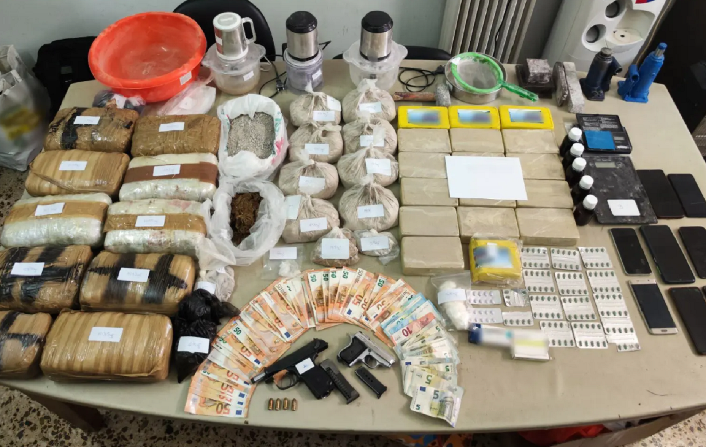 Έξι συλλήψεις στο Γύθειο για διακίνηση ναρκωτικών στην Αττική &#8211; Θα έσπρωχναν 12 κιλά ηρωίνης και 10 κάνναβης