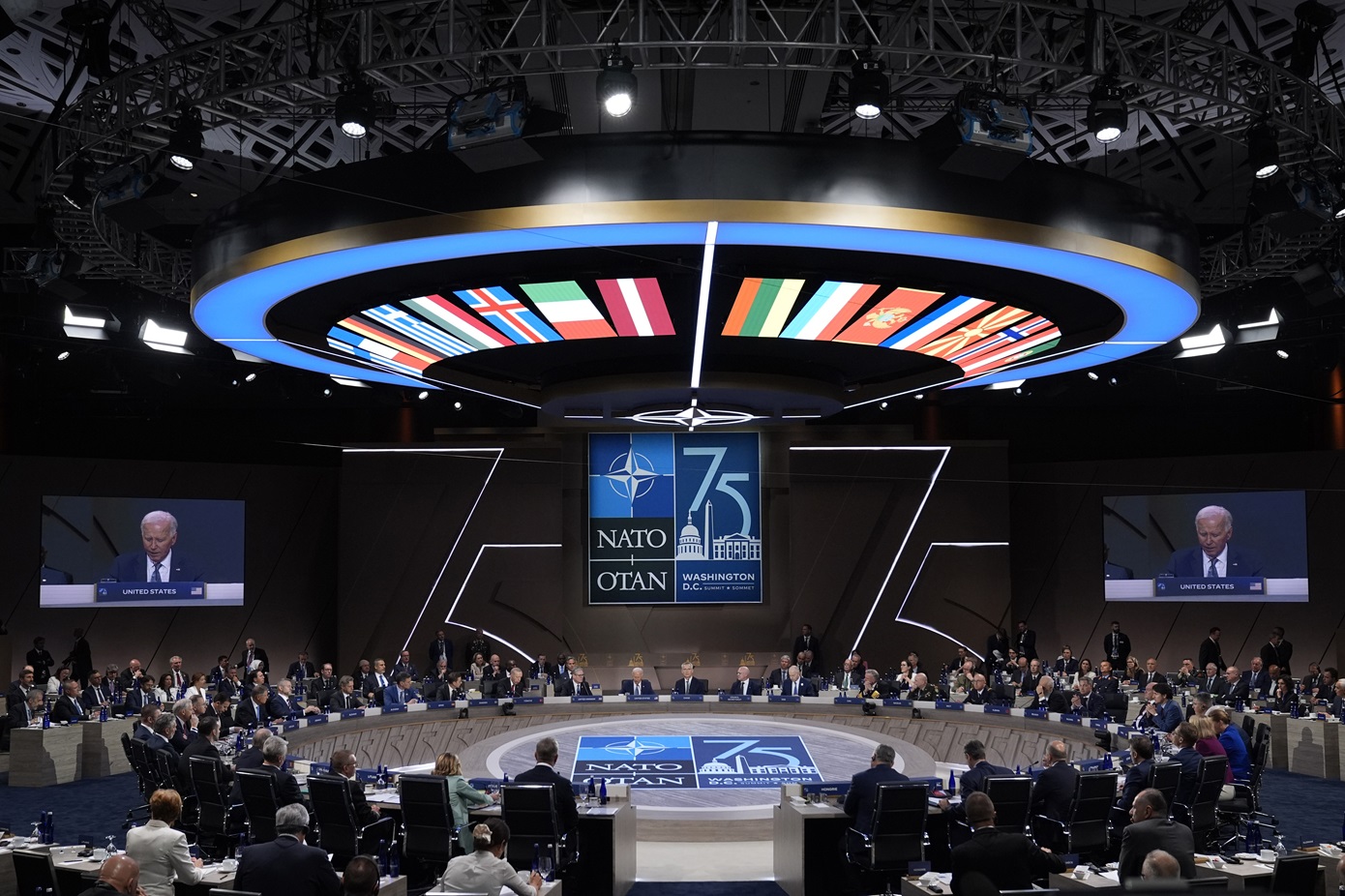 Το ΝΑΤΟ υποσχέθηκε οικονομική στήριξη 40 δισεκ. δολαρίων στην Ουκρανία «τη χρονιά που έρχεται»