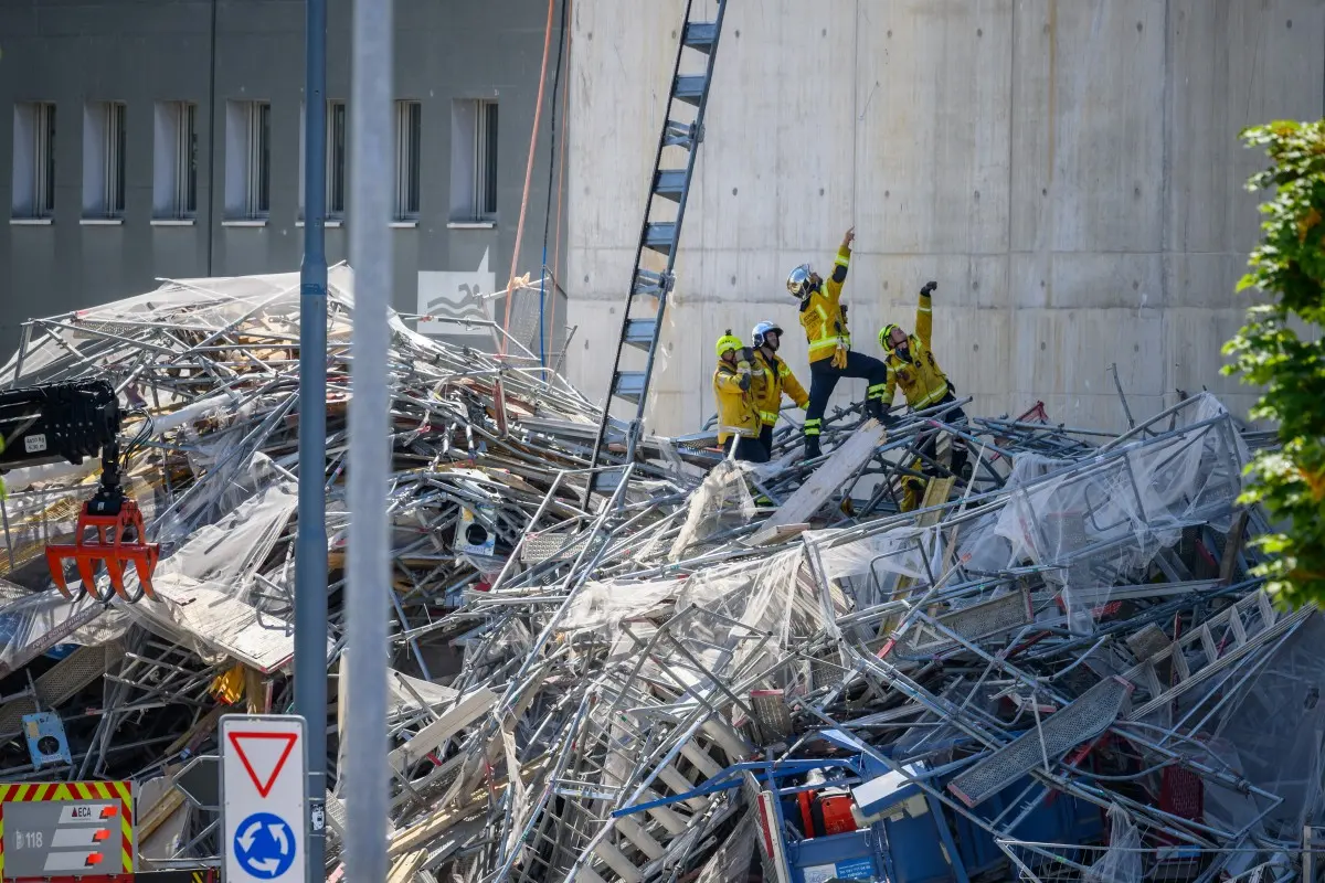 Τρεις νεκροί και 8 τραυματίες από την κατάρρευση «χάρτινης» σκαλωσιάς στην Ελβετία