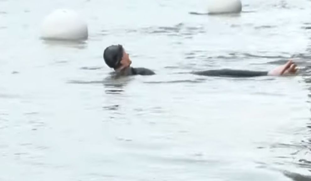 Κολύμπησε στον Σηκουάνα η υπουργός Αθλητισμού της Γαλλίας για να δείξει ότι το ποτάμι είναι καθαρό &#8211; Δείτε βίντεο