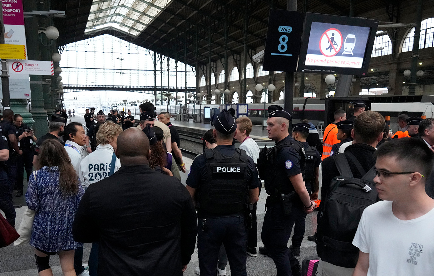 Δεν αποκλείεται η ανάμειξη ξένης χώρας, λέει ο Γάλλος υπουργός Εσωτερικών για τη δολιοφθορά στο σιδηροδρομικό δίκτυο
