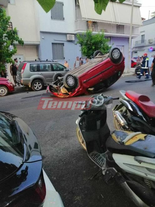 Αυτοκίνητο στην Πάτρα έπεσε πάνω σε σταθμευμένα αυτοκίνητα και αναποδογύρισε – Τραυματίστηκε ο οδηγός