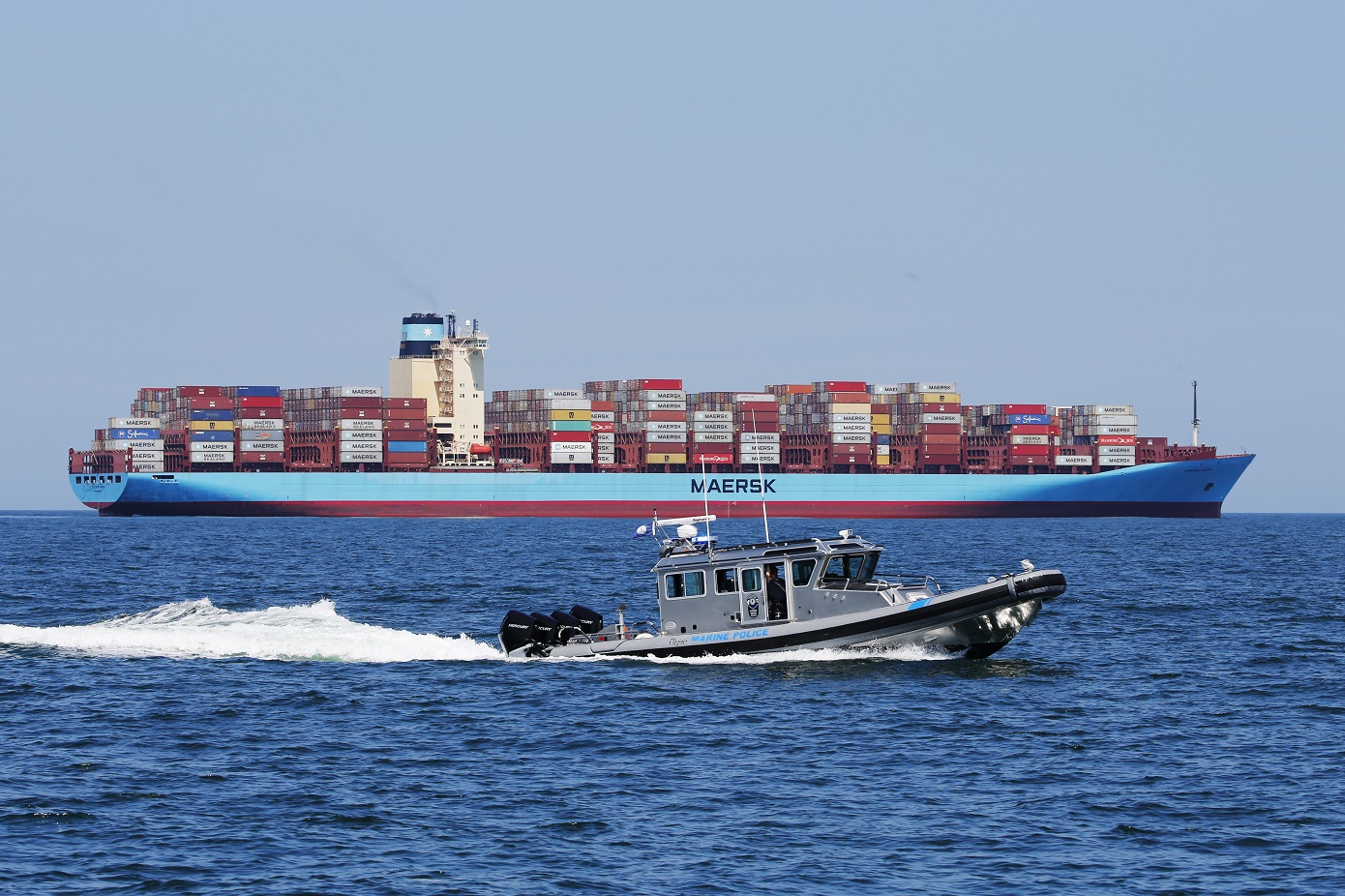 Σκάφος της Maersk στοχοθετήθηκε από ιπτάμενο αντικείμενο στον Κόλπο του Άντεν